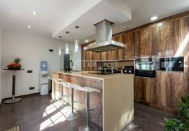 Fully refurbished luxury 5 bedroom farmhouse with swimming pool on a plot of 1451 m2 located in Patã de Cima in Boliqueime. Fully refurbished luxury 5 bedroom farmhouse with swimming pool on a plot of 1451 m2 located in Patã de Cima in Boliqueime.