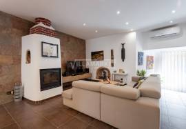 Fully refurbished luxury 5 bedroom farmhouse with swimming pool on a plot of 1451 m2 located in Patã de Cima in Boliqueime. Fully refurbished luxury 5 bedroom farmhouse with swimming pool on a plot of 1451 m2 located in Patã de Cima in Boliqueime.