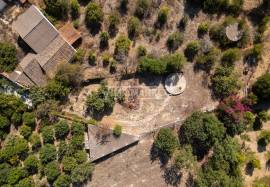 Fully refurbished luxury 5 bedroom farmhouse with swimming pool on a plot of 1451 m2 located in Patã de Cima in Boliqueime. Fully refurbished luxury 5 bedroom farmhouse with swimming pool on a plot of 1451 m2 located in Patã de Cima in Boliqueime.