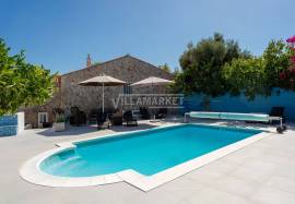 Fully refurbished luxury 5 bedroom farmhouse with swimming pool on a plot of 1451 m2 located in Patã de Cima in Boliqueime. Fully refurbished luxury 5 bedroom farmhouse with swimming pool on a plot of 1451 m2 located in Patã de Cima in Boliqueime.