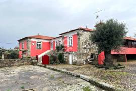 Fully Renovated 4 Bedroom Manor House in Barcelos (Faria) | 1638m² Land, Garage and Stone Annexes