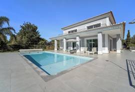 Alvor | Alto Golf Course – Stunning 3+1-bedroom villa with pool, landscaped gardens and golf course setting