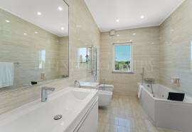 Alvor | Alto Golf Course – Stunning 3+1-bedroom villa with pool, landscaped gardens and golf course setting