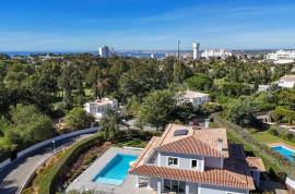 Alvor | Alto Golf Course – Stunning 3+1-bedroom villa with pool, landscaped gardens and golf course setting