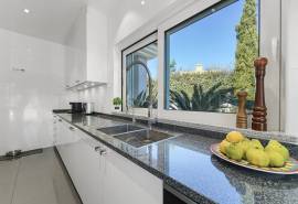 Alvor | Alto Golf Course – Stunning 3+1-bedroom villa with pool, landscaped gardens and golf course setting