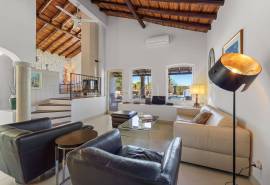 Carvoeiro - Traditional style villa with private pool and landscaped gardens Carvoeiro - Traditional style villa with private pool and landscaped gardens