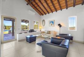 Carvoeiro - Traditional style villa with private pool and landscaped gardens Carvoeiro - Traditional style villa with private pool and landscaped gardens