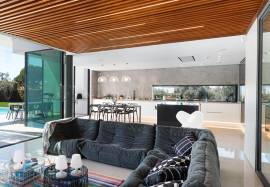 Vilamoura - Contemporary 5-bedroom villa designed by Vasco Vieira