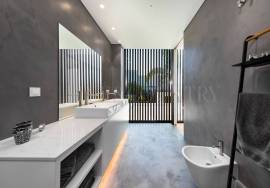 Vilamoura - Contemporary 5-bedroom villa designed by Vasco Vieira