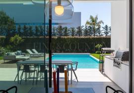 Vilamoura - Contemporary 5-bedroom villa designed by Vasco Vieira