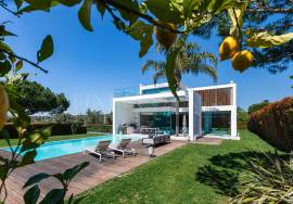 Vilamoura - Contemporary 5-bedroom villa designed by Vasco Vieira