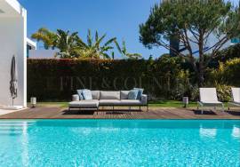 Vilamoura - Contemporary 5-bedroom villa designed by Vasco Vieira
