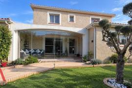 6 room, 160m2 Architect designed villa for sale in Colombiers - 460 000 € *