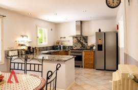 9 room, 270m2 Character property for sale in Magalas - 549 000 € * 9 room, 270m2 Character property for sale in Magalas - 549 000 € *