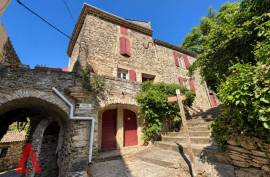 5 room, 160m2 Character property for sale in Cabrerolles - 225 000 € *
