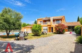 10 room, 270m2 Villa for sale in Caux - 520 000 € *