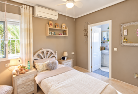 FABULOUS SUNNY VILLA WITH HEATED SWIMMING POOL AND VIEWS