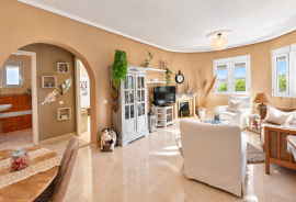 FABULOUS SUNNY VILLA WITH HEATED SWIMMING POOL AND VIEWS