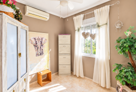 FABULOUS SUNNY VILLA WITH HEATED SWIMMING POOL AND VIEWS