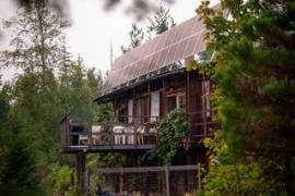 Luxury Off-Grid Retreat on 60 Acres in British Columbia, Canada