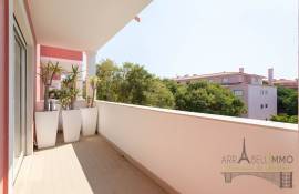 Cascais Costa da Guia – 3-Bedroom Apartment with Southeast Terrace, Master Suite and Sea View