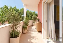 Cascais Costa da Guia – 3-Bedroom Apartment with Southeast Terrace, Master Suite and Sea View