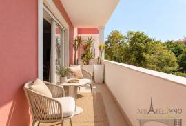 Cascais Costa da Guia – 3-Bedroom Apartment with Southeast Terrace, Master Suite and Sea View