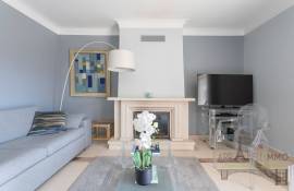 Cascais Costa da Guia – 3-Bedroom Apartment with Southeast Terrace, Master Suite and Sea View