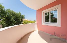 Cascais Costa da Guia – 3-Bedroom Apartment with Southeast Terrace, Master Suite and Sea View