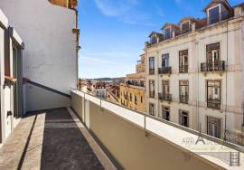Príncipe Real – Like a Private Townhouse Suspended Above Lisbon’s Rooftops