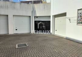 Box Garage with 35m2 in Baixa da Banheira