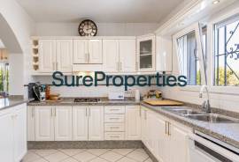 Exclusive villa with sea views, pool and large outdoor spaces in Sayalonga, Costa del Sol Exclusive villa with sea views, pool and large outdoor spaces in Sayalonga, Costa del Sol
