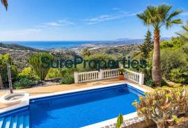 Exclusive villa with sea views, pool and large outdoor spaces in Sayalonga, Costa del Sol