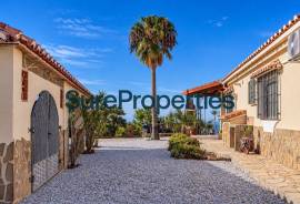 Exclusive villa with sea views, pool and large outdoor spaces in Sayalonga, Costa del Sol Exclusive villa with sea views, pool and large outdoor spaces in Sayalonga, Costa del Sol