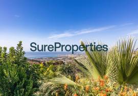 Exclusive villa with sea views, pool and large outdoor spaces in Sayalonga, Costa del Sol Exclusive villa with sea views, pool and large outdoor spaces in Sayalonga, Costa del Sol