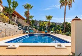 Exclusive villa with sea views, pool and large outdoor spaces in Sayalonga, Costa del Sol Exclusive villa with sea views, pool and large outdoor spaces in Sayalonga, Costa del Sol