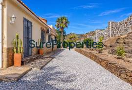 Exclusive villa with sea views, pool and large outdoor spaces in Sayalonga, Costa del Sol Exclusive villa with sea views, pool and large outdoor spaces in Sayalonga, Costa del Sol