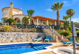 Exclusive villa with sea views, pool and large outdoor spaces in Sayalonga, Costa del Sol Exclusive villa with sea views, pool and large outdoor spaces in Sayalonga, Costa del Sol