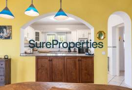 Exclusive villa with sea views, pool and large outdoor spaces in Sayalonga, Costa del Sol Exclusive villa with sea views, pool and large outdoor spaces in Sayalonga, Costa del Sol