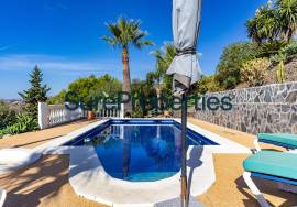 Exclusive villa with sea views, pool and large outdoor spaces in Sayalonga, Costa del Sol Exclusive villa with sea views, pool and large outdoor spaces in Sayalonga, Costa del Sol