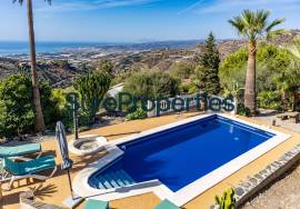 Exclusive villa with sea views, pool and large outdoor spaces in Sayalonga, Costa del Sol Exclusive villa with sea views, pool and large outdoor spaces in Sayalonga, Costa del Sol