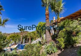 Exclusive villa with sea views, pool and large outdoor spaces in Sayalonga, Costa del Sol Exclusive villa with sea views, pool and large outdoor spaces in Sayalonga, Costa del Sol