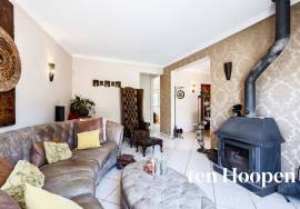 Charming Single-Level 2-Bedroom Townhouse with Courtyard Garden and Roof Terrace, Espiche
