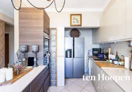 Charming Single-Level 2-Bedroom Townhouse with Courtyard Garden and Roof Terrace, Espiche