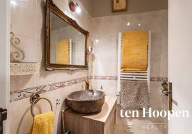 Charming Single-Level 2-Bedroom Townhouse with Courtyard Garden and Roof Terrace, Espiche