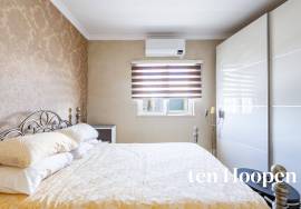 Charming Single-Level 2-Bedroom Townhouse with Courtyard Garden and Roof Terrace, Espiche
