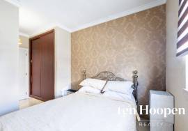 Charming Single-Level 2-Bedroom Townhouse with Courtyard Garden and Roof Terrace, Espiche