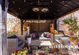 Charming Single-Level 2-Bedroom Townhouse with Courtyard Garden and Roof Terrace, Espiche