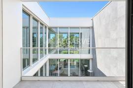Modern 2 bedroom villa in a luxurious gated community near the Marina in Vilamoura, Algarve