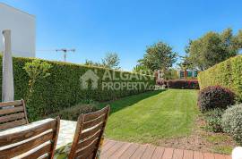 Modern 2 bedroom villa in a luxurious gated community near the Marina in Vilamoura, Algarve